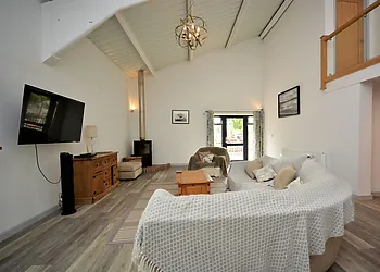 Spacious, bright and airy lounge 