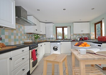 Bring out the chef in you with this well-equipped kitchen 