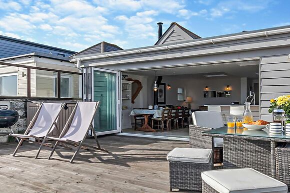 Stones Throw Beach Retreat