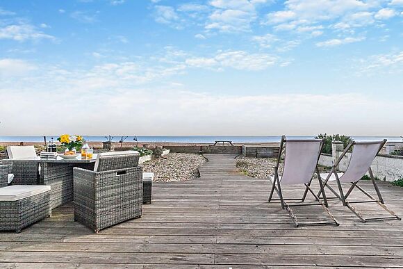Stones Throw Beach Retreat