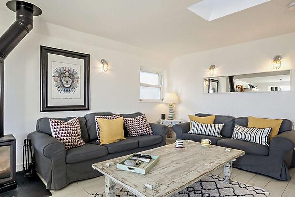 Stones Throw Beach Retreat