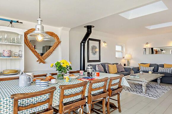 Stones Throw Beach Retreat