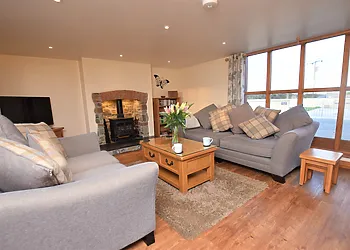 Spacious lounge