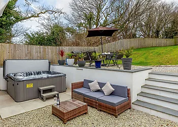 Charming, modern property with hot tub and enclosed garden