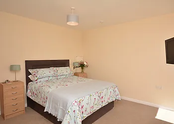 Pretty king-size bedroom with TV