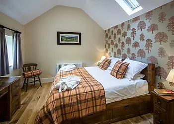 Twin bedroom which can be made in to a super-king-size