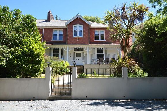 Hillview Villa