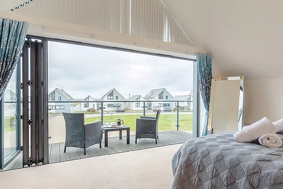 3-Bedroom Hot Tub Lodge in Westward Ho photo 15