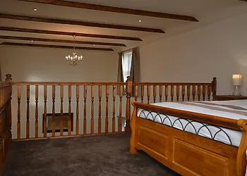 Mezzanine king-size bedroom