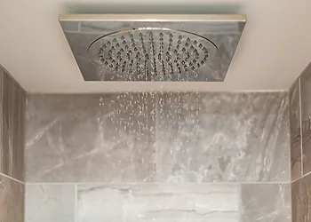 Rainfall shower in the en-suite wet room 