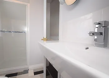 The contemporary shower room