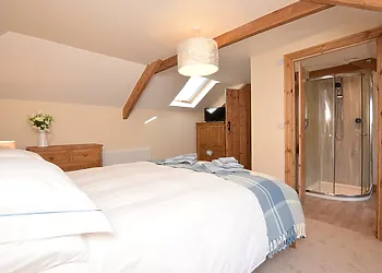 King-size bedroom with en-suite shower room
