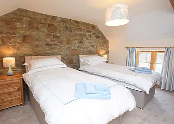 Twin zip-and-link bedroom (can be made up as a super-king-size on request)