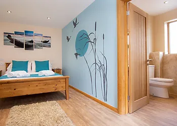 Double bedroom with en-suite shower room
