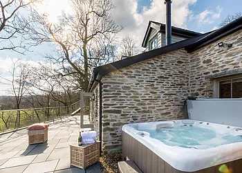 A stunning detached cottage with private hot tub