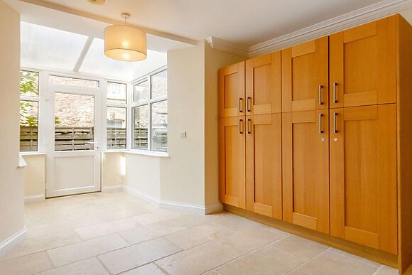 Bagshot House