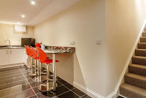 Bagshot House