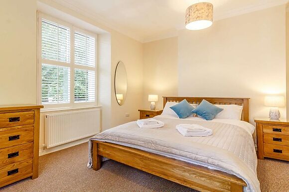 Bagshot House