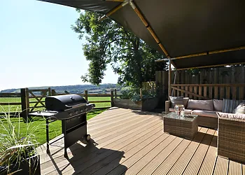 Under cover decked area perfect for star gazing