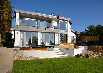 Stunning detached property overlooking the beach with private hot tub