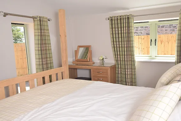 The Canal Hot Tub Cottage