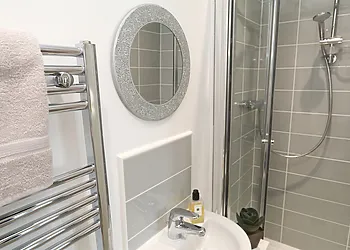 Lovely ensuite shower room