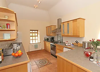 The well equipped kitchen has everything you need