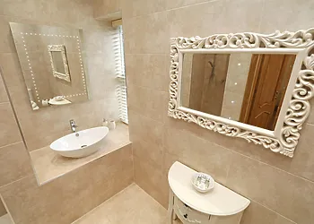 Pretty features in the ensuite shower room