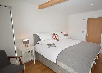 Super king zip and link bedroom
