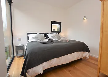 King-size zip and link bedroom