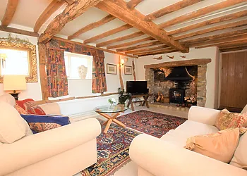 The cosy lounge with exposed beams