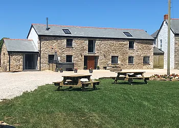 Stunning detached barn with hot tub in a rural farm setting