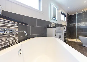 Spacious contemporary bathroom