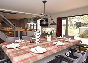 Contemporary open plan kitchen diner