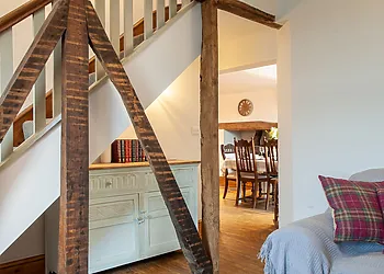 Beautiful features throughout