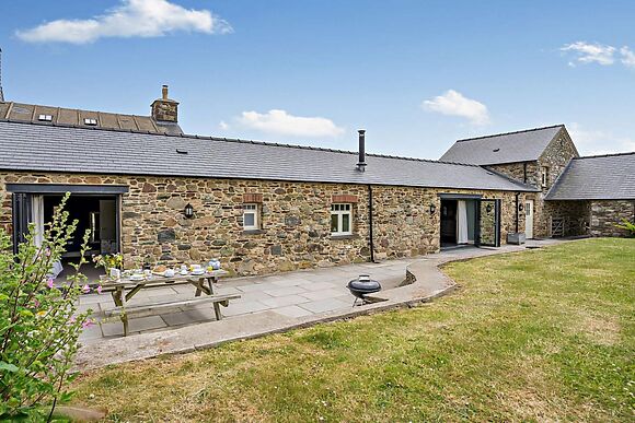 St Davids Long House