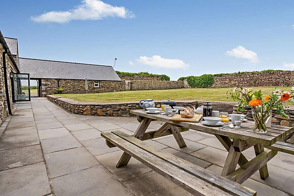 St Davids Long House