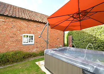 Relax in the hot tub in the garden