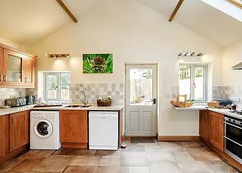 The well-equipped kitchen will make cooking simple