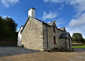 Period stone farmhouse with all your creature comforts