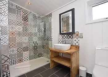The amazing en-suite shower room