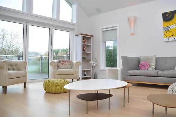 The Summer Lake Retreat Cotswold Water