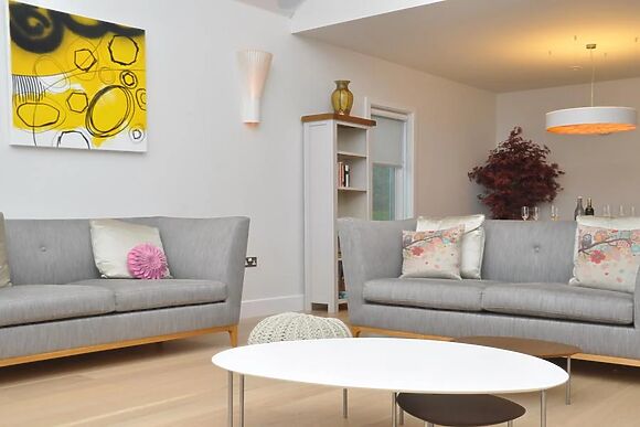 The Summer Lake Retreat Cotswold Water