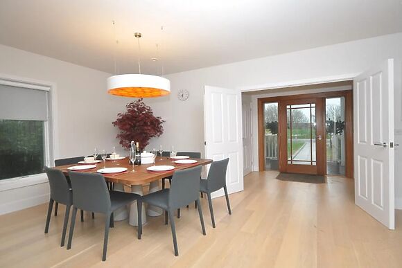 The Summer Lake Retreat Cotswold Water