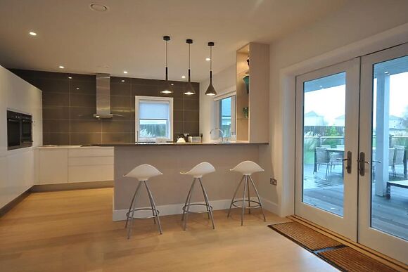 The Summer Lake Retreat Cotswold Water