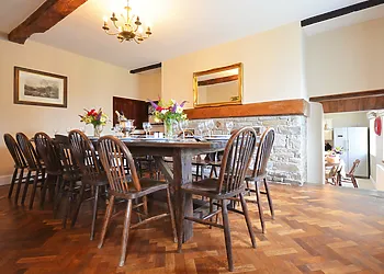 Wonderful dining room, leading to the kitchen