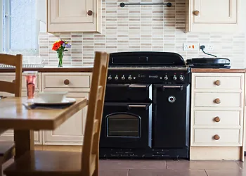 Enjoy cooking a meal in this spacious kitchen/diner