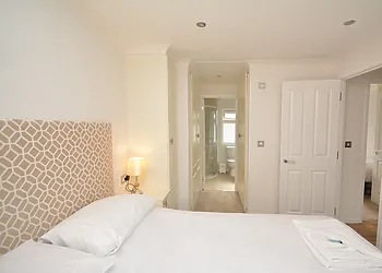 Double bedroom with en-suite shower room