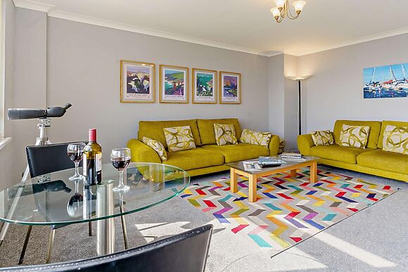 2-Bedroom Apartment with Log Burner near Saundersfoot Bay