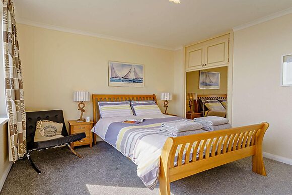 2-Bedroom Apartment with Log Burner near Saundersfoot Bay